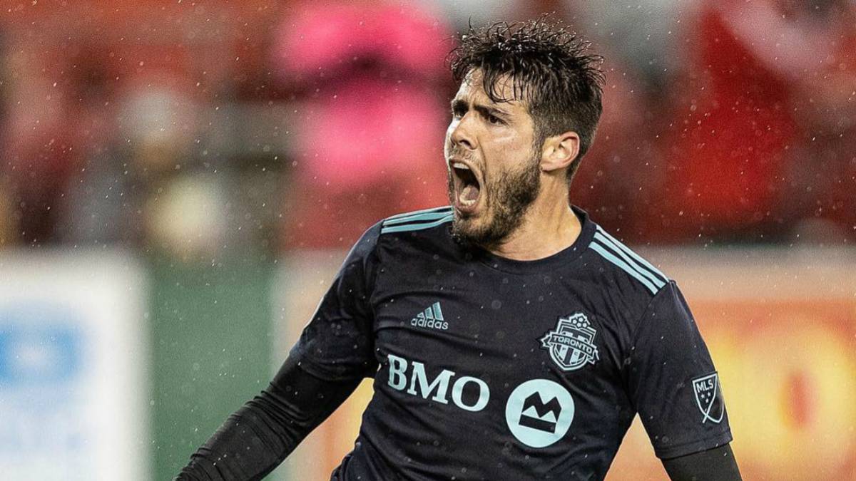 Alejandro Pozuelo in action with Toronto FC