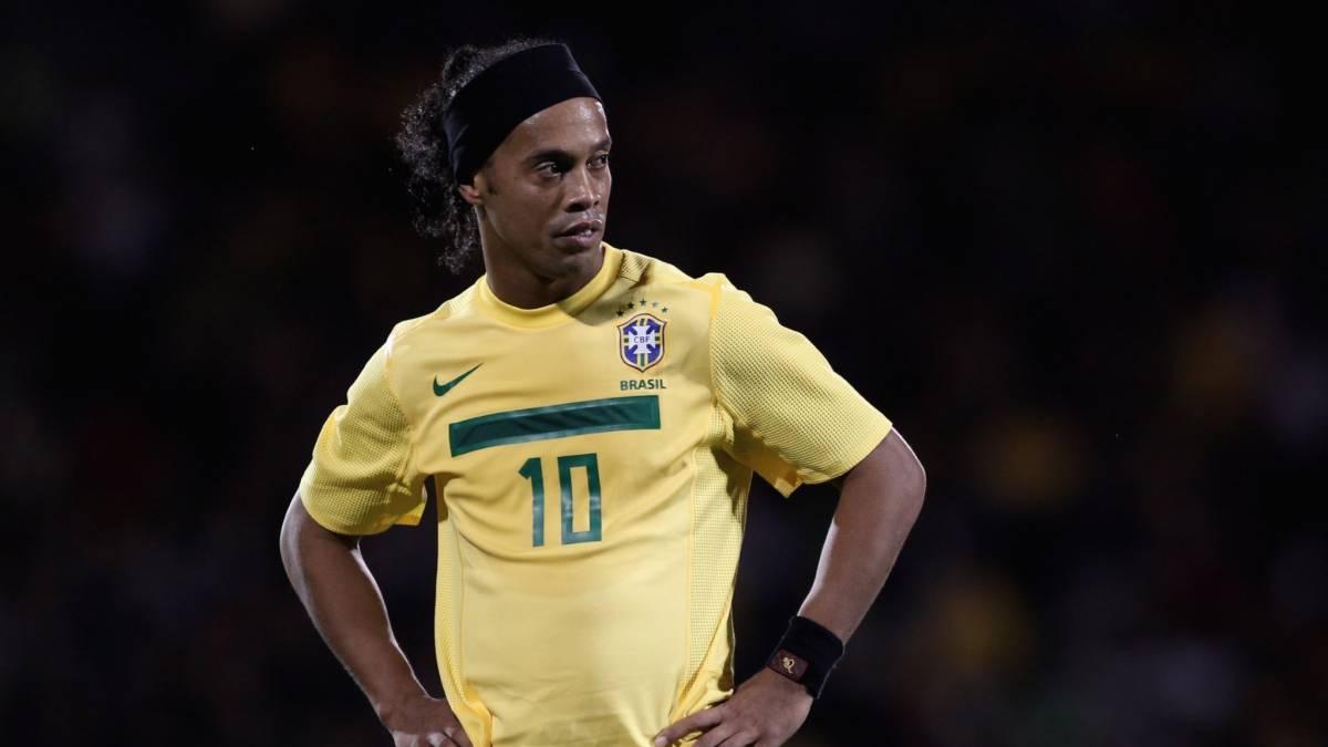 Ronaldinho playing with Brazil national team