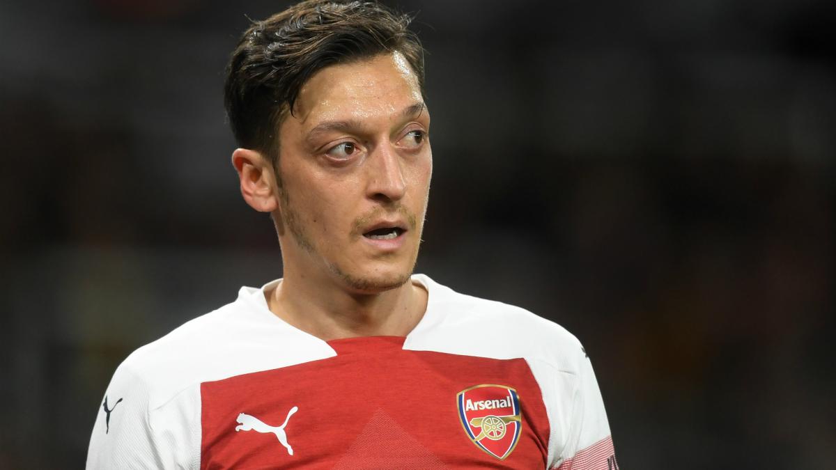Ozil plans to see out contract as Ramsey bids farewell to Arsenal