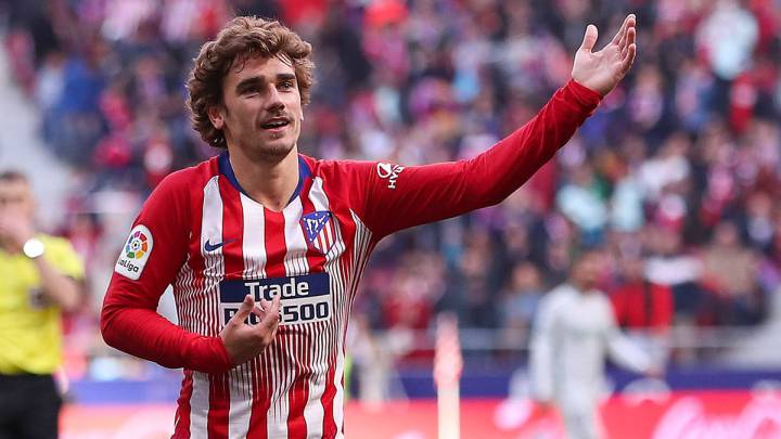 Antoine Griezmann misses a chance to score against Real Valladolid