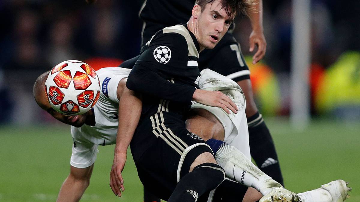 Ajax star Nico Tagliafico staying with the Amsterdam club