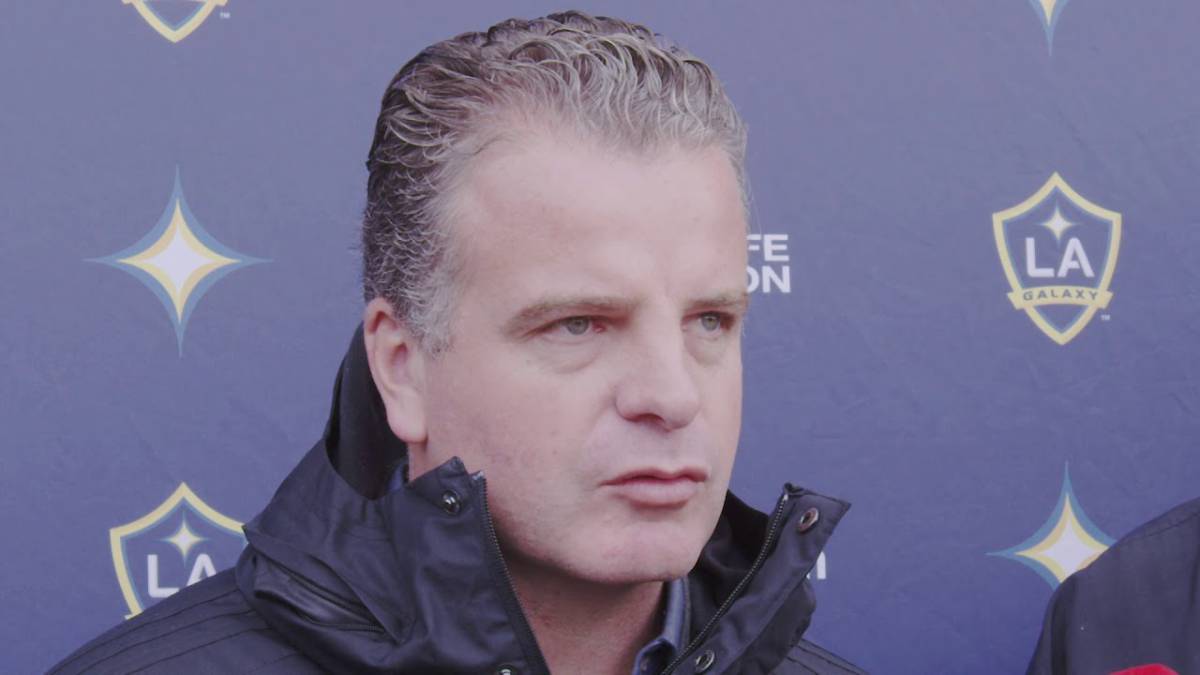Dennis te Kloese talking to the press after LA Galaxy's training session