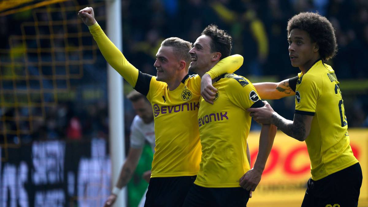 Dortmund take title race to final day as VAR denies Bayern