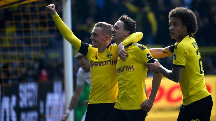 Dortmund take title race to final day as VAR denies Bayern