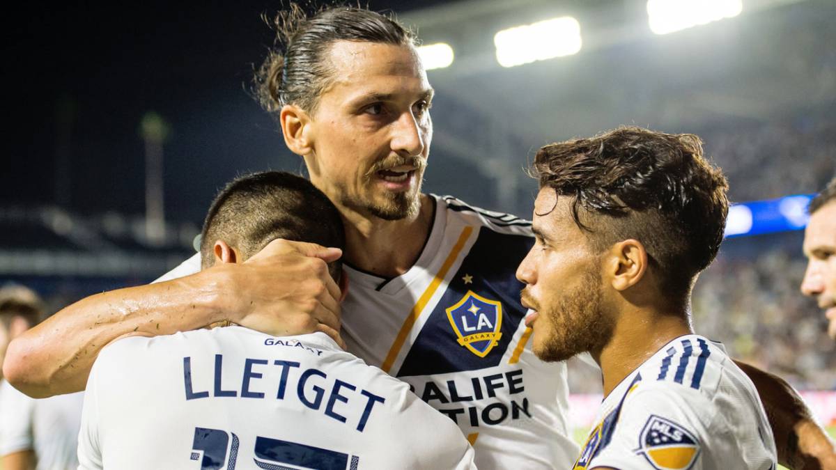 Zlatan Ibrahimovic celebrating with Sebastian Lletget and Jona dos Santos