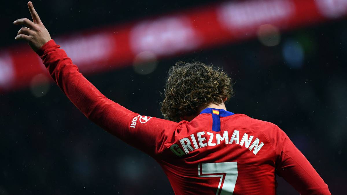 Atletico Madrid's French forward Antoine Griezmann celebrates scoring a goal during the Spanish league football match between Club Atletico de Madrid and Valencia CF