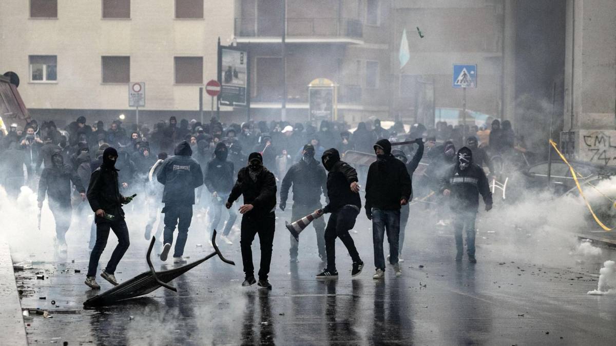Lazio ultras and police clash ahead of Coppa Italia final
