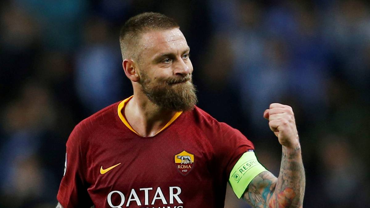 Roma's Daniele De Rossi celebrates scoring their first goal