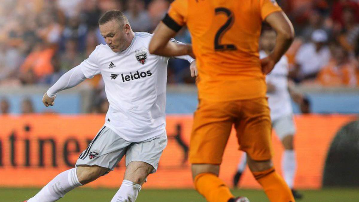 Wayne Rooney in action with DC United against Houston Dynamo