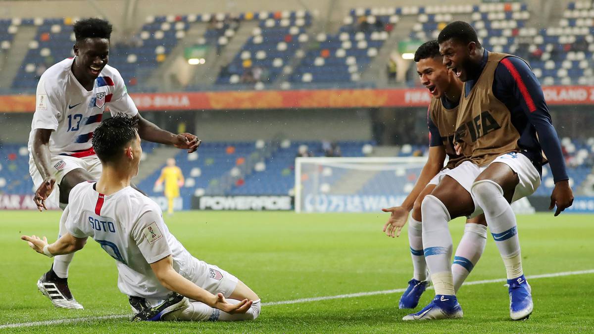 Sebastian Soto of the United States celebrates with teammates after scoring his team's second goal during the 2019 FIFA U-20 World Cup group D match between USA and Nigeria