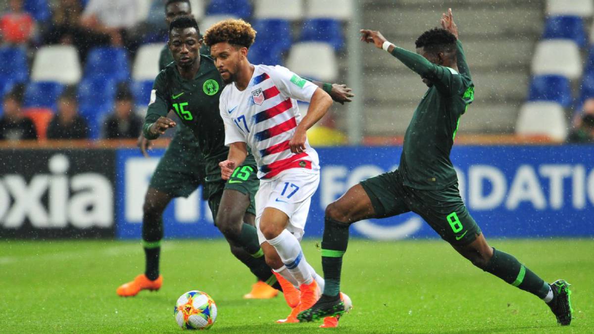 Konrad de la Fuente in action with the US men's national team