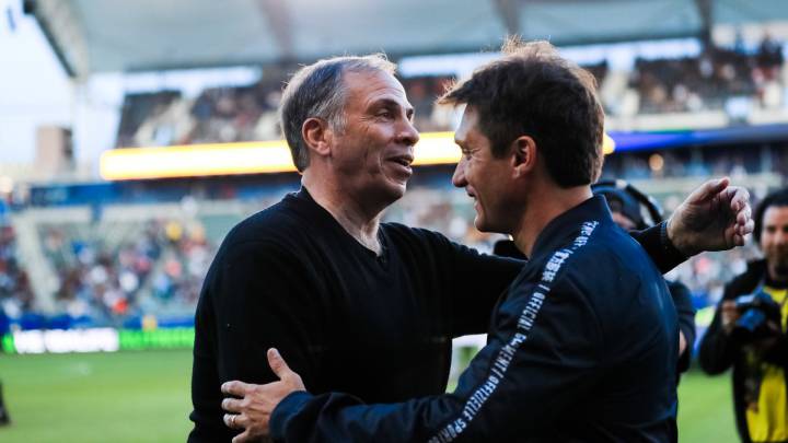 Bruce Arena and Barros Schelotto prior to Galaxy vs Revolution game