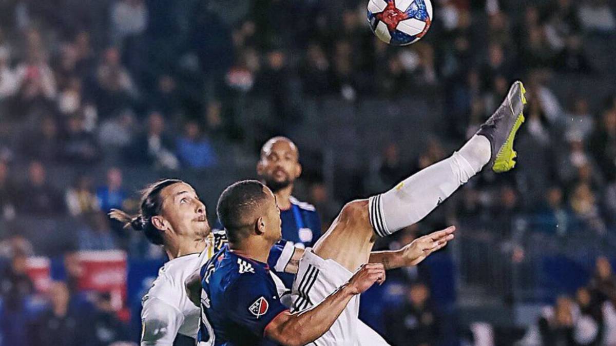 Zlatan Ibrahimovic bicycle kick against New England Revolution
