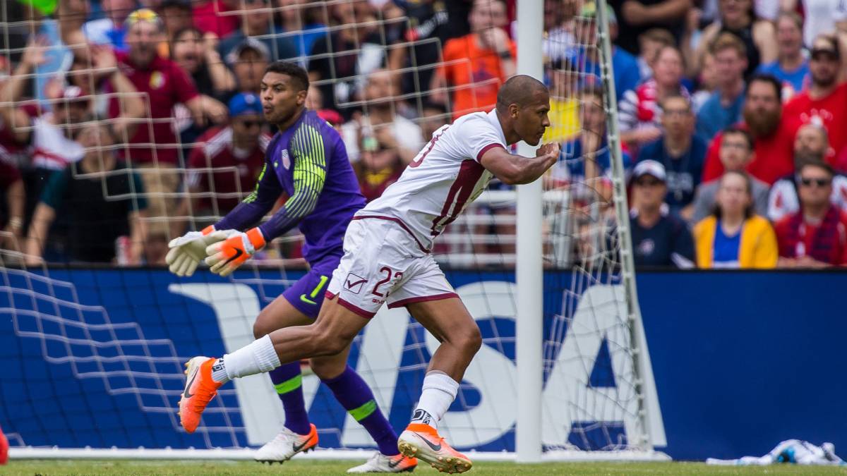 Venezuela forward José Salomón Rondón celebrates after scoring a goal against the United States in the first half of an international friendly soccer match at Nippert Stadium.