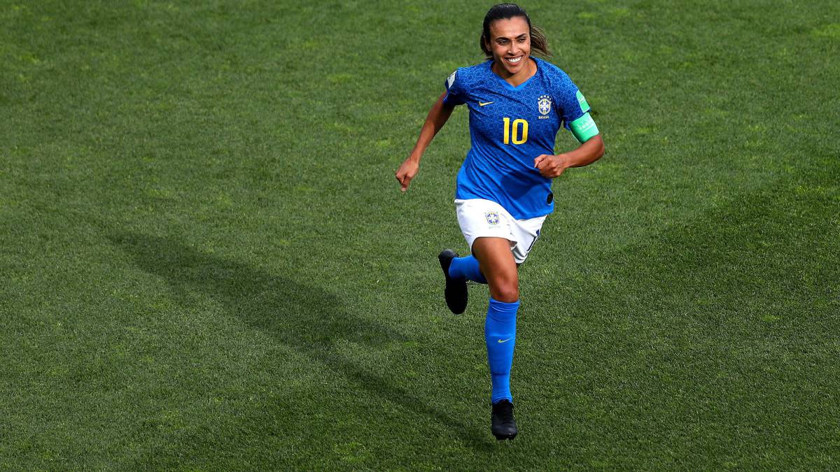 Marta equals Miroslav Klose's World Cup goals record