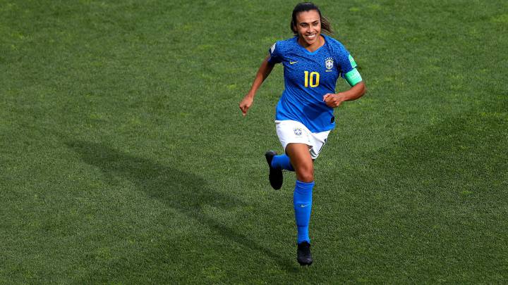 Marta equals Miroslav Klose's World Cup goals record