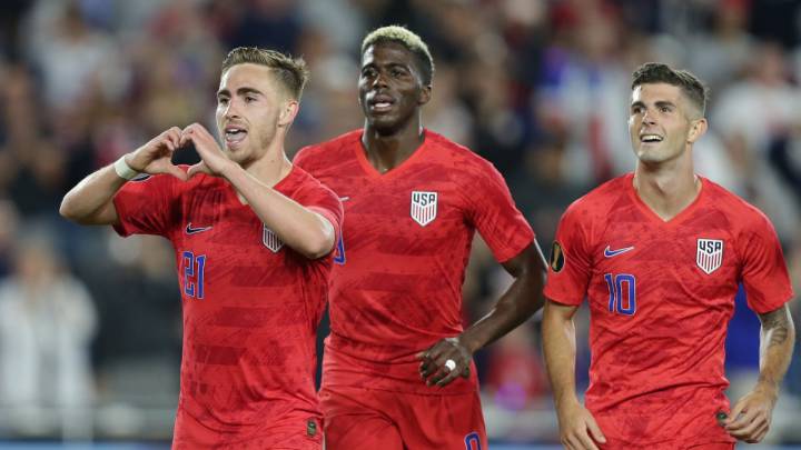 Tyler Boyd, Zardes and Christian Pulisic celebrating after Boyd's goal