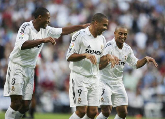 Samba stars | Julio Baptiste and Roberto Carlos celebrate with goalscorer Ronaldo as Real Madrid play Mallorca in LaLiga 2005/06.