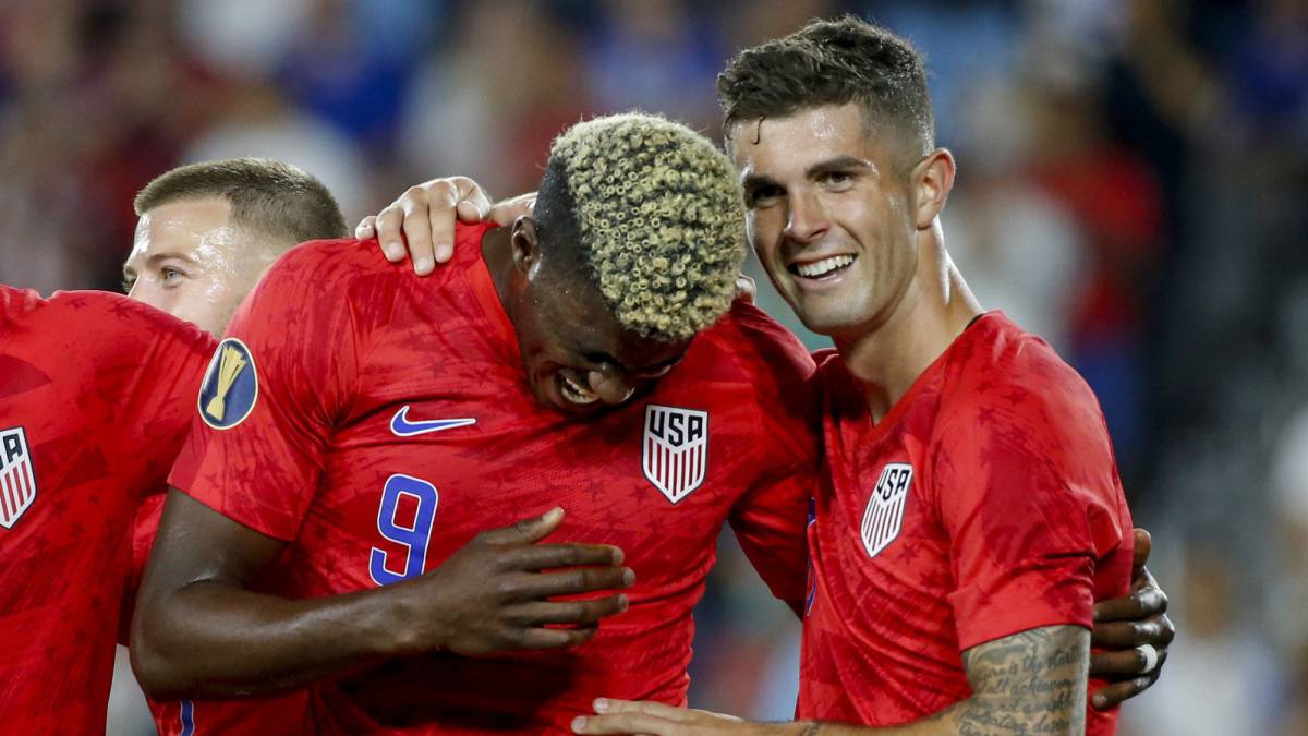 United States forward Gyasi Zardes (9) celebrates with midfielder Christian Pulisic (10) his goal against Guyana during group play in the CONCACAF Gold Cup