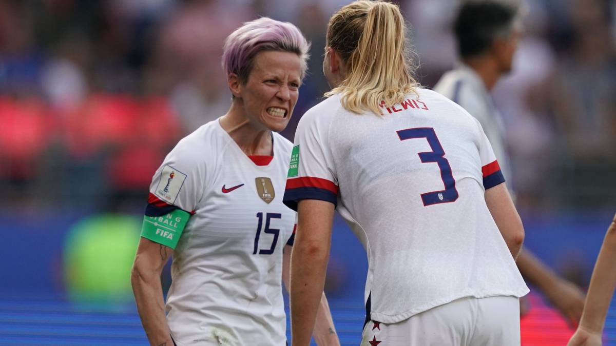 United States' midfielder Sam Mewis celebrate at the end of the France 2019 Women's World Cup round of sixteen football match between Spain and USA,