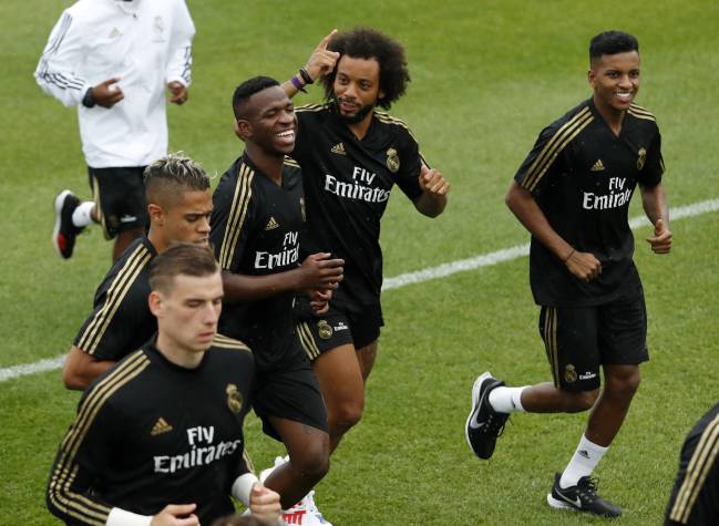 In Montreal | Vinicius back training.