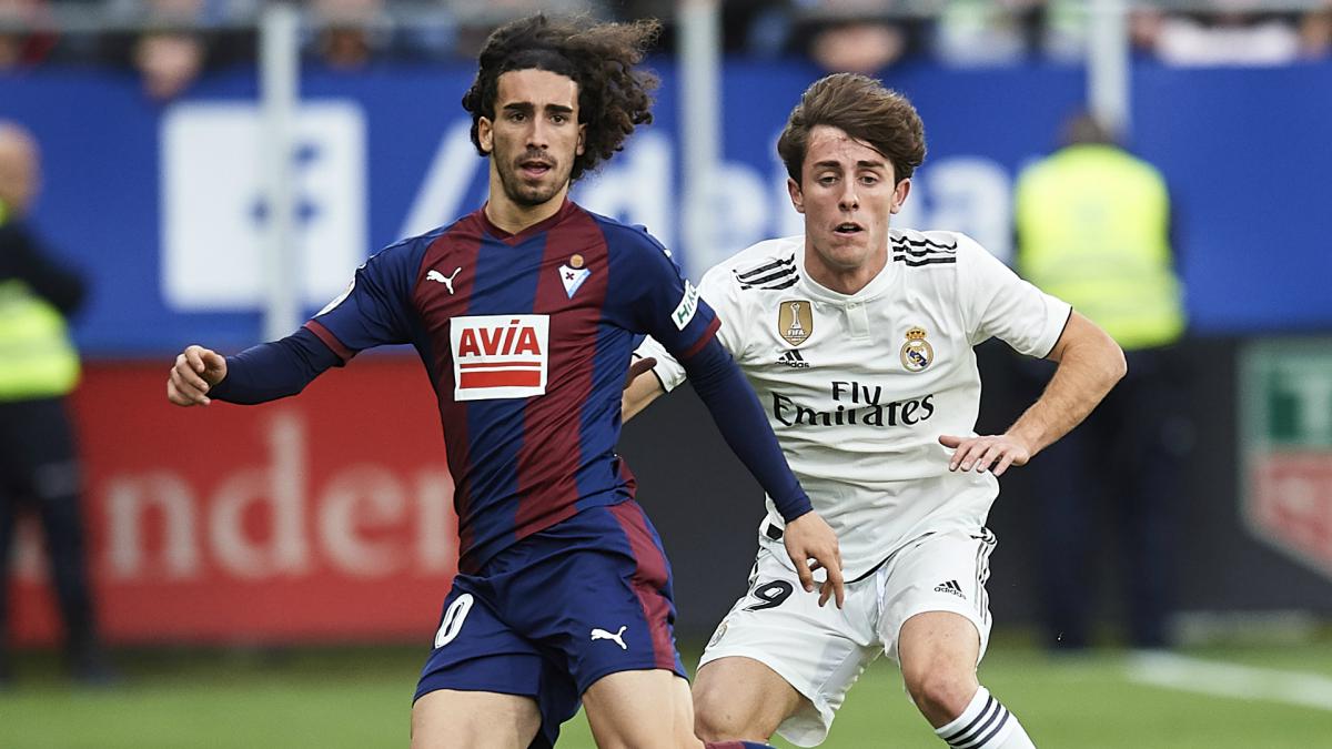 Barcelona buy back Cucurella for €4m