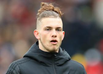 Liverpool snap up record-breaker Elliott from Fulham