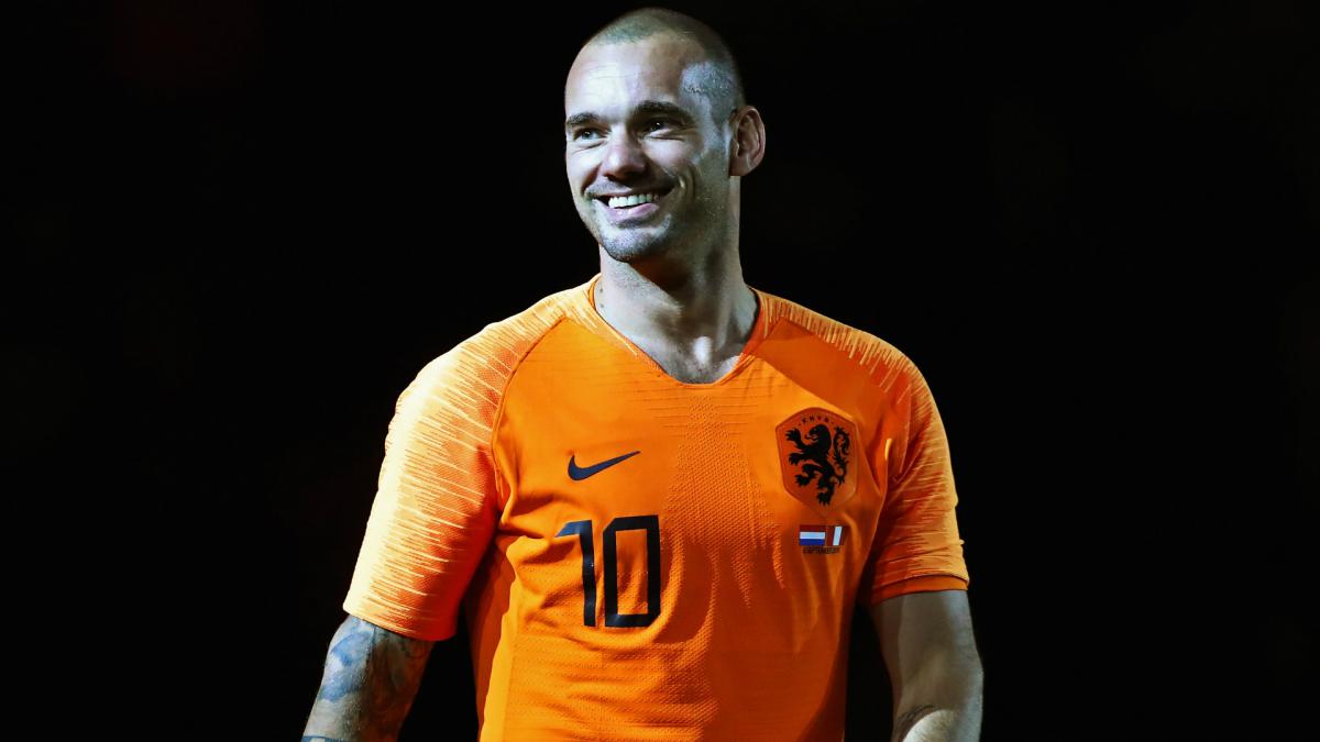 Netherlands great Sneijder retires from football
