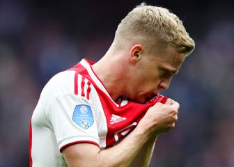 Van de Beek likely to remain at Ajax for another season
