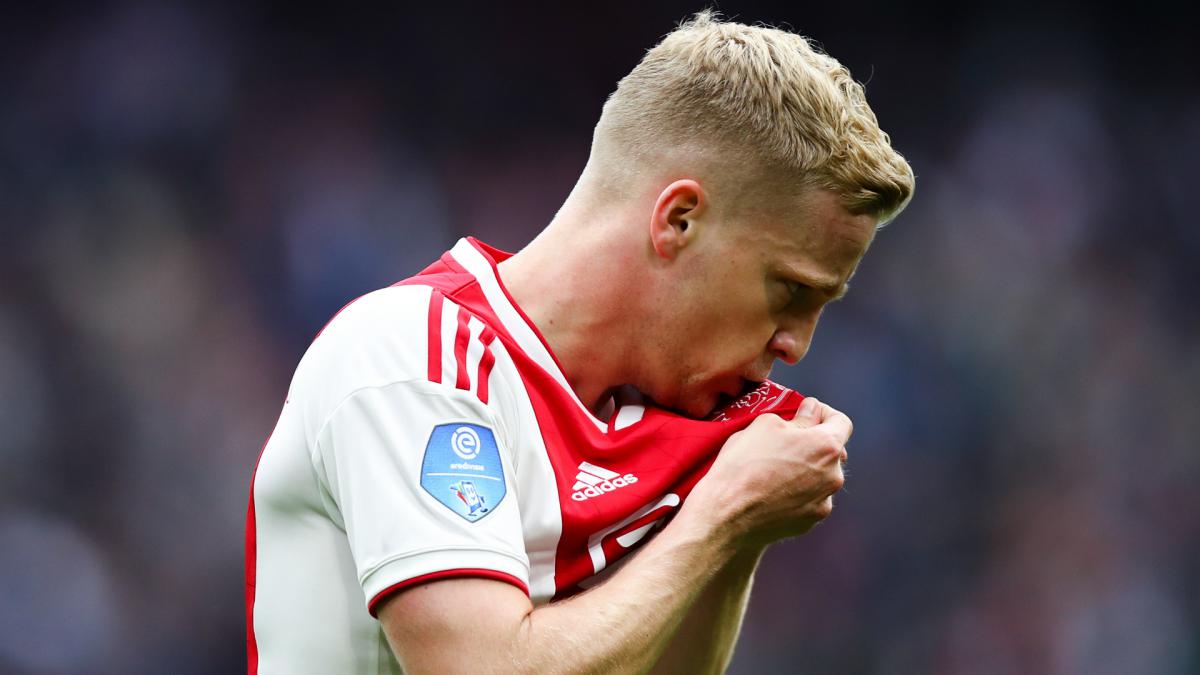 Real Madrid are fantastic but I could stay at Ajax, says Van de Beek