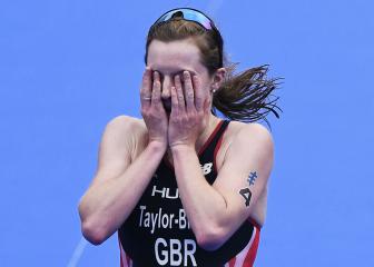 Olympic triathletes' fair-play gesture ends in disqualification