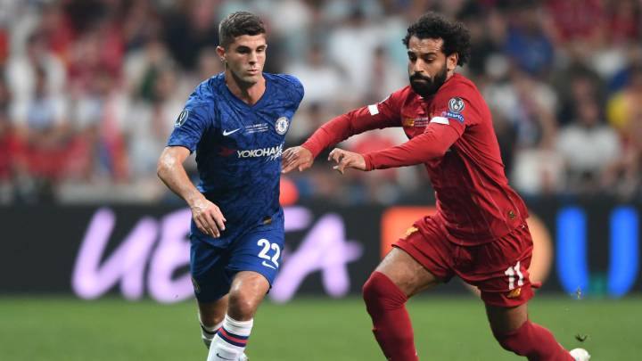 Christian Pulisic vies for the ball with Liverpool's Egyptian midfielder Mohamed Salah during the UEFA Super Cup 2019