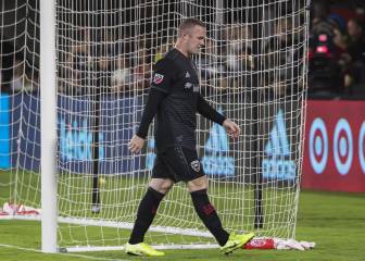 Wayne Rooney sent off for smashing opponent in the face