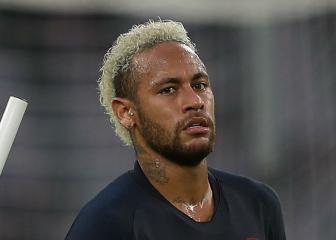 PSG don't back down: Neymar left out of squad