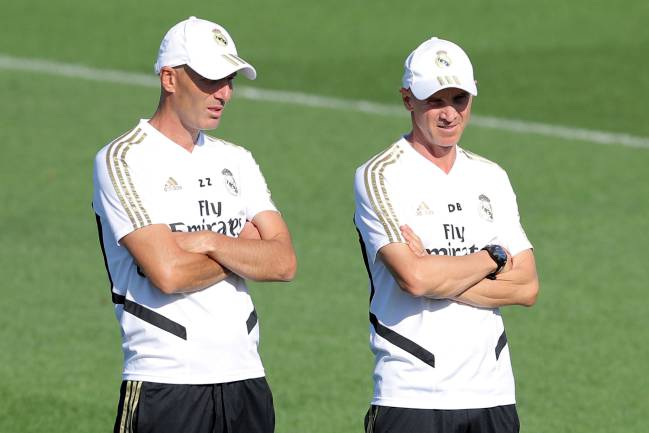 Injury discussions | Real Madrid coach Zinedine Zidane and assistant coach David Bettoni during training.