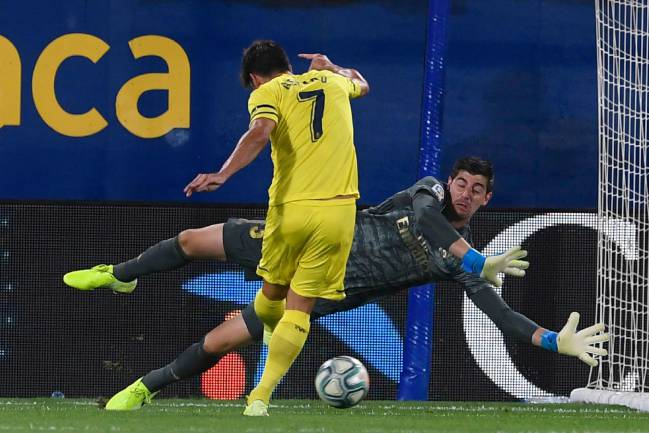 Eyes open | Villarreal's Gerard Moreno opens the scoring against Real Madrid's Thibaut Courtois.
