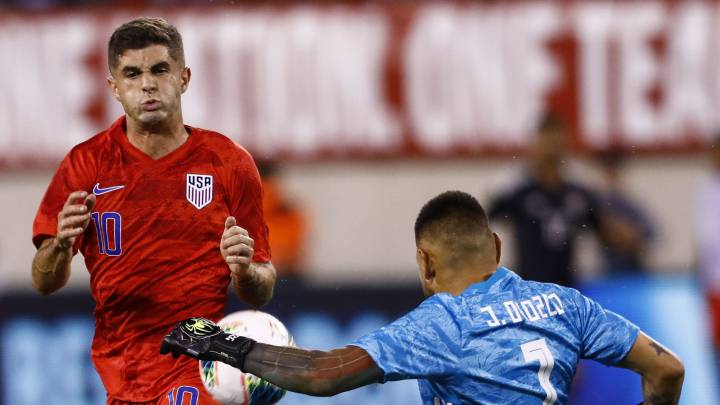 Jonathan Orozco #1 of Mexico clears the ball in front of Christian Pulisic #10 of the United States during their match at MetLife Stadium