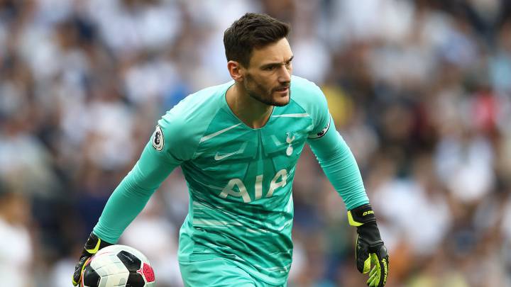 Hugo Lloris of Spurs releases the ball during the Premier League match between Tottenham Hotspur and Crystal Palace at Tottenham Hotspur Stadium