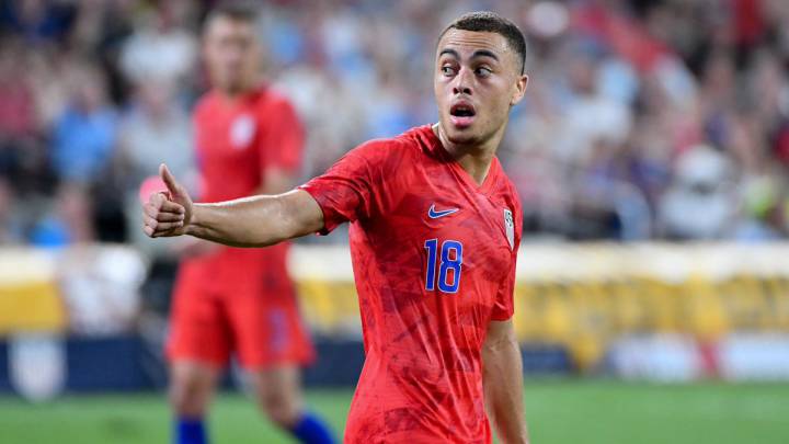 Sergiño Dest in action with the US men's national football during his debut