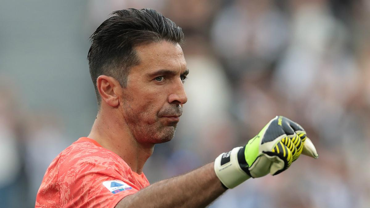 Juventus goalkeeper Buffon matches Maldini appearance record