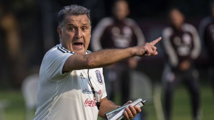 Gerardo 'Tata' Martino in action during the Mexican National Team practice