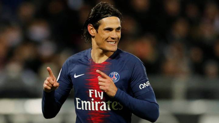 Edinson Cavani celebrating after scoring with PSG