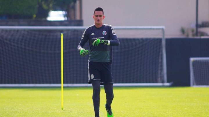 Raul Gudiño training with the Mexican National Team