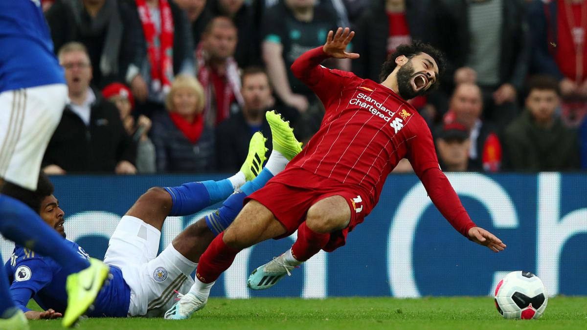 Mohamed Salah avoids serious ankle damage in Liverpool's Leicester win