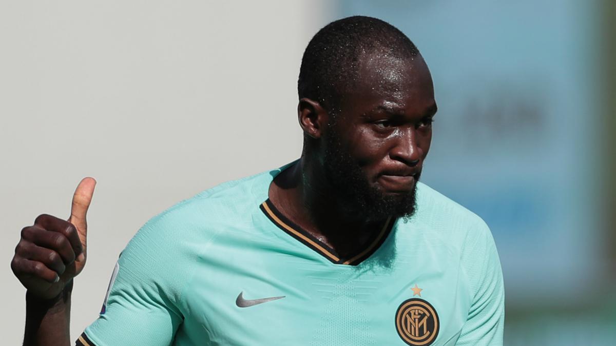 Lukaku hails 'team player' Conte