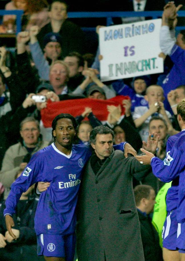 15/03/2015 | Chelsea's Didier Drogba is congratulated by manager Jose Mourinho.