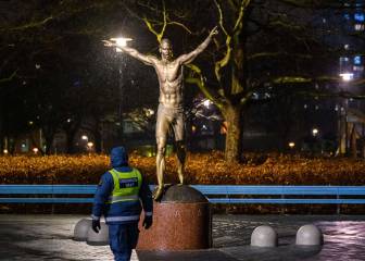 Irate Malmo fans set Zlatan statue on fire