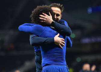 Chelsea outplay Tottenham with Willian double
