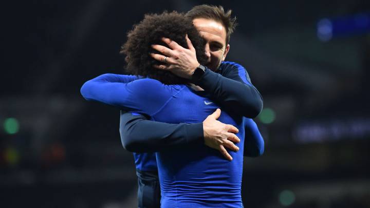 Chelsea outplay Tottenham with Willian double