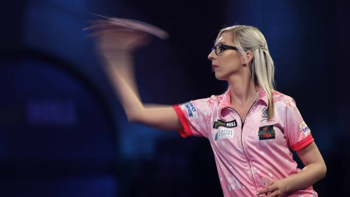 Fallon Sherrock vs Chris Dobey live online: PDC World Darts Championship